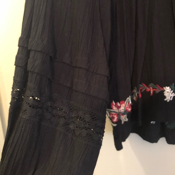 American Eagle Top - Size Medium - Picture 3 of 3